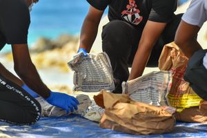 ޕޯސްޓުން ގެނައި ފަސް މިލިއަން ރުފިޔާގެ މަސްތުވާތަކެތި އަތުލައިގެންފި