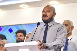 ސުޖާއުގެ ޓެންޓު ނުނަގައި ހުއްޓާ ޓޫރިޒަމުން ބޮޑު ޓެންޓެއް ހޯދަނީ 