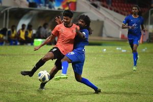 އީގަލްސް އިން ފަހަތުންއަރައި ދަ ގްރާންޑޭ ބަލިކޮށްފި