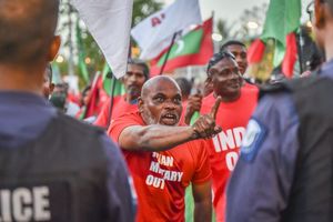 އިންޑިއާ އައުޓް ހަރަކާތަށް ހުރަސް އަޅާ ކަމަށްބުނެ މަގުމައްޗަށް!