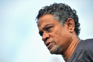 ސާންތީ އަލުން އީގަލްސްގެ ކޯޗުކަމާ ހަވާލުވެއްޖެ