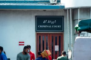 އިސް މަގާމެއްގައި ހުރެ ރިޝްވަތު ހިފުމުން ޖޫރިމަނާގެ އަދަބެއް