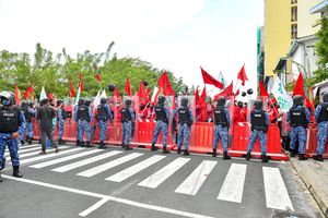 "އިންޑިއާ އައުޓް" އެއްވުން ނުބޭއްވުމަށް ފުލުހުންގެ އިންޒާރެއް