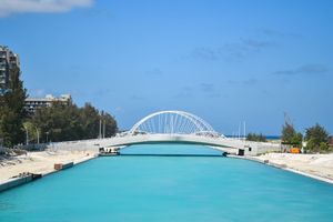 ޗެނަލް ޕާކުގައި ކެފޭ، ރެސްޓޯރަންޓު ހަދަން ހަތް ބިން ދޫކުރަނީ