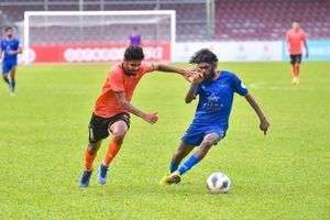 ދަ ގްރާންޑޭ ބަލިކޮށް އީގަލްސް އިން ފަރަގުކުޑަކޮށްފި
