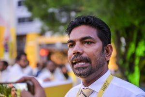 ރައީސް ހުންނެވީ ދިވެހިންގެ އަބުރަށް ކޮޅުފައިން އަރައި: ޝިފާޒް 