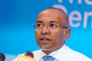 ޑިމޮކްރެޓްސްގެ ނަމުގައި ހޯމް މިނިސްޓަރު ވަނީ އޮޅުވާލާފައި: ހަސަން