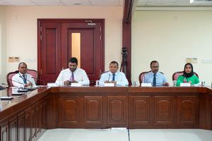 މާލީ ހާލަތާ ގުޅޭގޮތުން ވަޒީރުގެ ސީދާ ޖަވާބުތައް މަދު