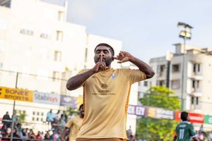 ދެ މެޗުން މޮޅުވެ ހޮޅުދޫ އަތޮޅު ފައިނަލަށް 