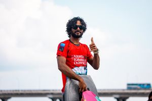 ޔަގީންކަމާއި އިތުބާރާ އެކު އަޝްރަފް އަނެއްކާ ވެސް ޗެމްޕިއަނުންގެ ސަފަށް