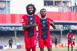 ފަހަތުން އަރައި އީގަލްސް ބަލިކޮށް އޮޑި ސެމީ ފައިނަލަށް 