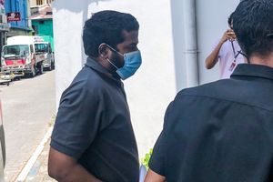 ނަޝީދުގެ ކިބައިން އަދުހަމް މާފަށް އެދިއްޖެ 