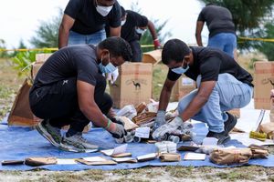 ދެ ރުނބާ ބޮގަރާއެކު ލ. ގަމުން ދެ މީހުން ހައްޔަރުކޮށްފި