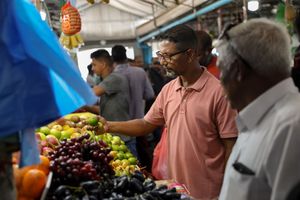 ބާޒާރުގައި މިއަދު މޭވާ ވަރަށް ތިޔާގި، އެކަމަކު ދިވެހި ފެޝަންފުރުޓެއް ނެތް!
