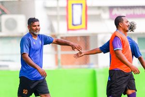 ހުޅުމާލެ ވެޓެރަންސް އިން މުބާރާތް ފެށީ ފަސޭހަ މޮޅަކުން 