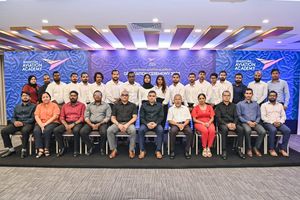 ފްލައިން ސްކޫލުން ކިޔެވި ފުރަތަމަ ބެޗުގެ ދަސްވެނިވުން ބާއްވައިފި