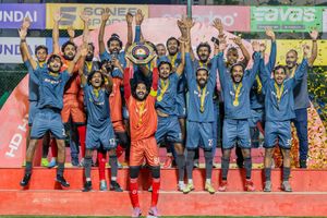 ކާށިދޫ ބަލިކޮށް އޭދަފުށިން ގޯލްޑަން ފުޓްސަލް ޗެރިޓީ ޝީލްޑް އުފުލާލައިފި