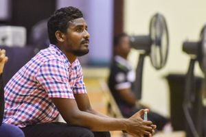 ބާސްކެޓް ގައުމީ ޓީމުގެ ކޯޗަކަށް އިއްލެ