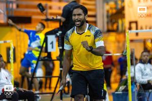 ރީޔޫނިއަން ބަލިކޮށް ފިރިހެން ބެޑްމިންޓަން ޓީމު ފައިނަލަށް 