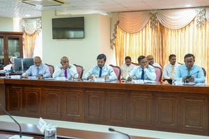 ކޮރަޕްޝަންގެ ތުހުމަތުވާ ސްޓާފުން ކުންފުނިން ވަކިކުރަން ލަފާ ދެނީ