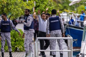 ހުލާސާކޮށް އިއްޔެ: ޔާމީންގެ ކެންޑިޑެސީ ފޯމް ފުރުން