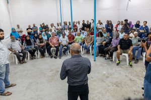 ޑިމޮކްރެޓުން މެނިފެސްޓޯއެއްގެ މަސައްކަތް ފަށަނީ