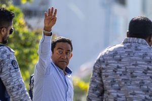 Prison authority helps Yameen fill candidacy form