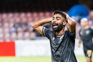 ފަސޭހަކަމާ އެކު ވެލެންސިއާ ބަލިކޮށް އީގަލްސް ސެމީ އަށް