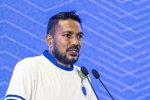ސިޔާސީ ކަމަކާ ނިއުގެ މަސައްކަތް ނުގުޅުވުން އެދެން: މުބީން 