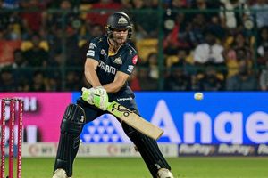 ގުޖުރާތުން އަށް ވިކެޓުން ބެންގަލޫރު ބަލިކޮށްފި