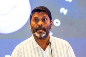 އިންޝުއަރެންސާއި އަރުތަ ޕްރޮގްރާމްގެ ބަދަލުގެ ފައިދާ ބޮޑުވާނެ 