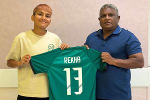 ނޭޕާލުގެ މަޝްހޫރު ދެ ކުޅުންތެރިން މާޒިޔާ އަންހެން ޓީމަށް