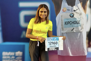 ބާލިން މެރަތަންގައި ދުވެ، ޝަމްހާ މެރަތަންގެ ގައުމީ ރެކޯޑް މުގުރާލައިފި 