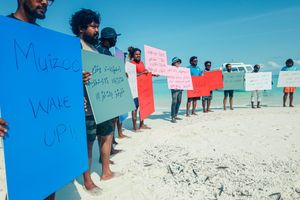 ތިޔަހެން ނުހައްދަވާ؛ "ތިޔަ ވިއްކާލަނީ މިއަތޮޅު ފަތުރުވެރިކަމުގެ ލޮލުގެ ކޮއި"