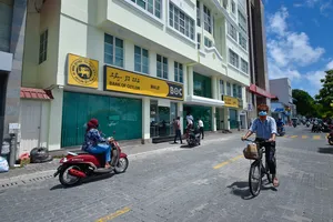 ދޮޅުލައްކަ ޑޮލަރު ވަގަށް ނެގި ބީއޯސީގެ މުވައްޒަފަކު ޖަލަށްލައިފި 