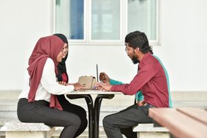 ތައުލީމުގެ އަގު މައްޗަށް، އެކަމަކު އިންފްލޭޝަން ހިފެހެއްޓިފައި