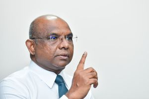 ޝާހިދުގެ ސިޔާސީ ކުރިމަގާ ގުޅުވި ތަފާތު މިސާލު! 