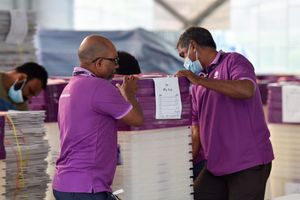 ވެލާވަރު ރިސޯޓަށް އީސީގެ އޮފިޝަލުން ނޭރުވި 