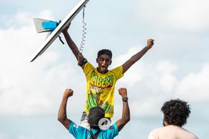 ލަބެރާގެ ކާމިޔާބާ އެކު އަޒާންގެ ފޯކަސް ކުރިއަށް