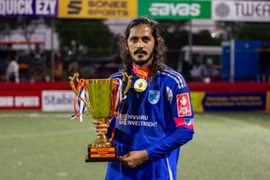 ބޯވާ: ބޮޑު އަނިޔާއަކުން އެނބުރި އައިސް ތަށި ދިފާއުކޮށްދިން ލީޑަރު