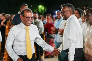 ކުރީގެ ރައީސް ނަޝީދާއި ފައްޔާޒް އިންޑިއާއަށް 