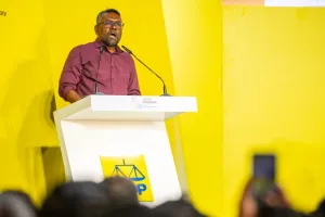 "އަނިޔާވެރިކަމާއި ރައްޔިތުންނާ ދެމެދު އޮތް އައްޑަނައަކީ އެމްޑީޕީ"