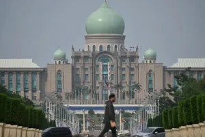 މެލޭޝިއާގައި ދެ ދުވަހު ގޭގައި ތިބެގެން މަސައްކަތް ކުރެވޭނެ