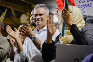 މާލޭގެ މޭޔަރު އާދަމް އާޒިމްއަށް ހަމަލާ ދީފި