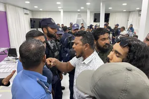 މައްސަލަ ޖެހިގެން މީދޫ ފޮށީގެ ވޯޓު ގުނުން މެދުކަނޑާލައިފި 