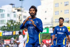 ޗެމްޕިއަން އޭދަފުށްޓާއި މާއެނބޫދޫން އަތޮޅު ބުރު ފެށީ މޮޅަކުން