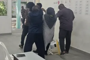 ގދ. ފިޔޯރީގައި ބެހެއްޓި ވޯޓު ފޮށި ފަޅާލައިފި 