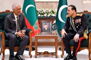 އާސިމް މުނީރުއާ މުއިއްޒު ބައްދަލުކުރައްވައިފި
