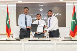 މުނިސިޕަލް މަސައްކަތް ބަދަލު ކުރުމުގެ އެއްބަސްވުމުގައި ސޮއިކޮށްފި