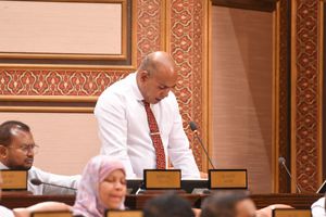 ރާއްޖެއަށް އައިއިރު ސިނގިރޭޓު ގެނައުމުން ފަޒީލް ޖޫރިމަނާކޮށްފި